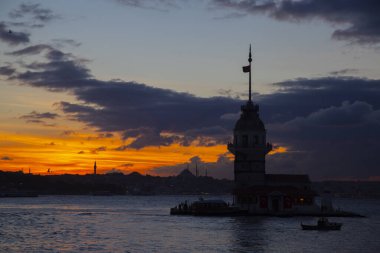 Maiden 's Tower, Salacak açıklarında, Marmara Denizi' ne yakın küçük bir adaya inşa edilmiş bir yapıdır. Efsanelere konu olan, çeşitli söylentilerin anlatıldığı yer..