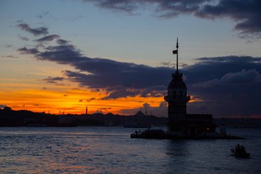 Maiden 's Tower, Salacak açıklarında, Marmara Denizi' ne yakın küçük bir adaya inşa edilmiş bir yapıdır. Efsanelere konu olan, çeşitli söylentilerin anlatıldığı yer..