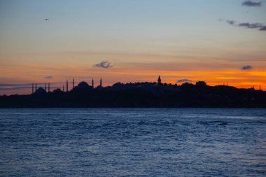 Maiden 's Tower, Salacak açıklarında, Marmara Denizi' ne yakın küçük bir adaya inşa edilmiş bir yapıdır. Efsanelere konu olan, çeşitli söylentilerin anlatıldığı yer..