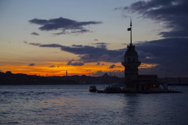 Maiden 's Tower, Salacak açıklarında, Marmara Denizi' ne yakın küçük bir adaya inşa edilmiş bir yapıdır. Efsanelere konu olan, çeşitli söylentilerin anlatıldığı yer..