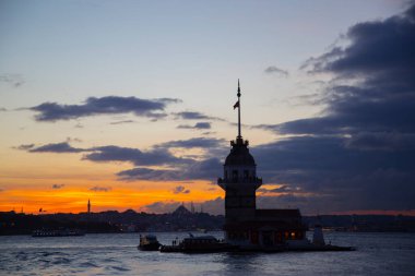 Maiden 's Tower, Salacak açıklarında, Marmara Denizi' ne yakın küçük bir adaya inşa edilmiş bir yapıdır. Efsanelere konu olan, çeşitli söylentilerin anlatıldığı yer..