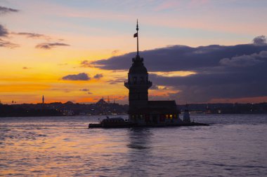 Maiden 's Tower, Salacak açıklarında, Marmara Denizi' ne yakın küçük bir adaya inşa edilmiş bir yapıdır. Efsanelere konu olan, çeşitli söylentilerin anlatıldığı yer..