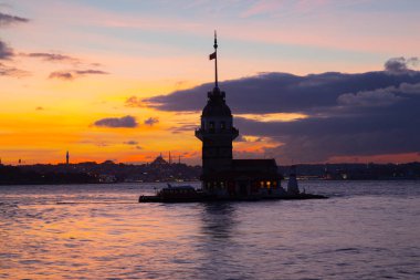 Maiden 's Tower, Salacak açıklarında, Marmara Denizi' ne yakın küçük bir adaya inşa edilmiş bir yapıdır. Efsanelere konu olan, çeşitli söylentilerin anlatıldığı yer..