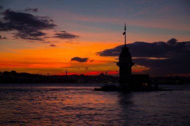 Maiden 's Tower, Salacak açıklarında, Marmara Denizi' ne yakın küçük bir adaya inşa edilmiş bir yapıdır. Efsanelere konu olan, çeşitli söylentilerin anlatıldığı yer..