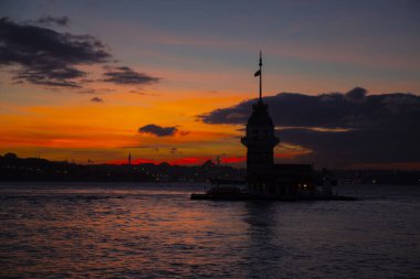Maiden 's Tower, Salacak açıklarında, Marmara Denizi' ne yakın küçük bir adaya inşa edilmiş bir yapıdır. Efsanelere konu olan, çeşitli söylentilerin anlatıldığı yer..