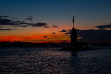 Maiden 's Tower, Salacak açıklarında, Marmara Denizi' ne yakın küçük bir adaya inşa edilmiş bir yapıdır. Efsanelere konu olan, çeşitli söylentilerin anlatıldığı yer..