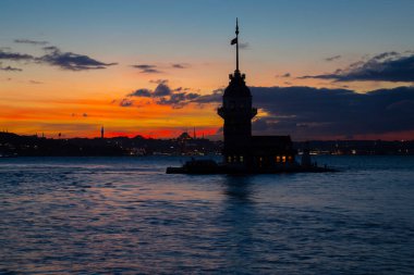 Maiden 's Tower, Salacak açıklarında, Marmara Denizi' ne yakın küçük bir adaya inşa edilmiş bir yapıdır. Efsanelere konu olan, çeşitli söylentilerin anlatıldığı yer..