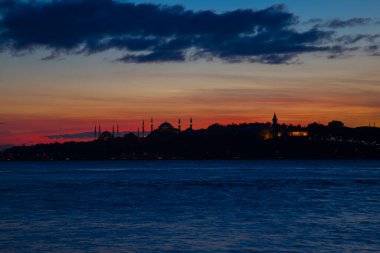 Maiden 's Tower, Salacak açıklarında, Marmara Denizi' ne yakın küçük bir adaya inşa edilmiş bir yapıdır. Efsanelere konu olan, çeşitli söylentilerin anlatıldığı yer..