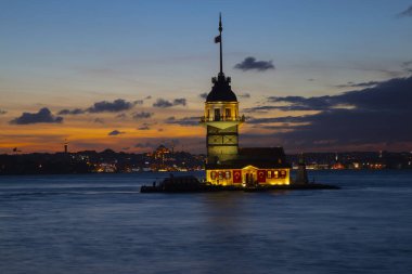 Maiden 's Tower, Salacak açıklarında, Marmara Denizi' ne yakın küçük bir adaya inşa edilmiş bir yapıdır. Efsanelere konu olan, çeşitli söylentilerin anlatıldığı yer..