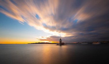 Bakire Kulesi, Salacak açıklarında, Boğaz açıklarında küçük bir adacık üzerine inşa edilmiş bir yapıdır.,