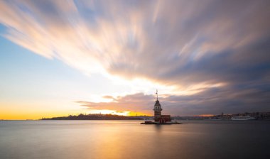 Bakire Kulesi, Salacak açıklarında, Boğaz açıklarında küçük bir adacık üzerine inşa edilmiş bir yapıdır.,