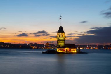 Bakire Kulesi, Salacak açıklarında, Boğaz açıklarında küçük bir adacık üzerine inşa edilmiş bir yapıdır.,