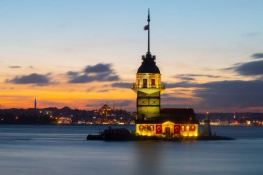 Bakire Kulesi, Salacak açıklarında, Boğaz açıklarında küçük bir adacık üzerine inşa edilmiş bir yapıdır.,