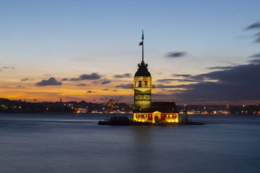 Bakire Kulesi, Salacak açıklarında, Boğaz açıklarında küçük bir adacık üzerine inşa edilmiş bir yapıdır.,