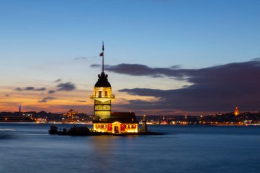 Bakire Kulesi, Salacak açıklarında, Boğaz açıklarında küçük bir adacık üzerine inşa edilmiş bir yapıdır.,