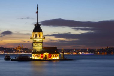 Bakire Kulesi, Salacak açıklarında, Boğaz açıklarında küçük bir adacık üzerine inşa edilmiş bir yapıdır.,