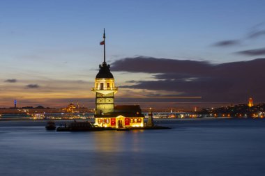 Bakire Kulesi, Salacak açıklarında, Boğaz açıklarında küçük bir adacık üzerine inşa edilmiş bir yapıdır.,