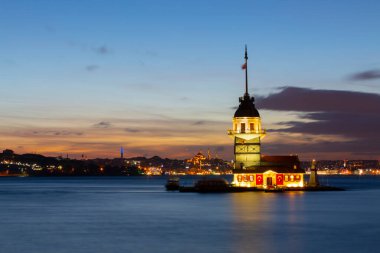 Bakire Kulesi, Salacak açıklarında, Boğaz açıklarında küçük bir adacık üzerine inşa edilmiş bir yapıdır.,