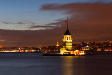 Bakire Kulesi, Salacak açıklarında, Boğaz açıklarında küçük bir adacık üzerine inşa edilmiş bir yapıdır.,