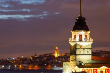 Bakire Kulesi, Salacak açıklarında, Boğaz açıklarında küçük bir adacık üzerine inşa edilmiş bir yapıdır.,