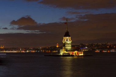 Bakire Kulesi, Salacak açıklarında, Boğaz açıklarında küçük bir adacık üzerine inşa edilmiş bir yapıdır.,