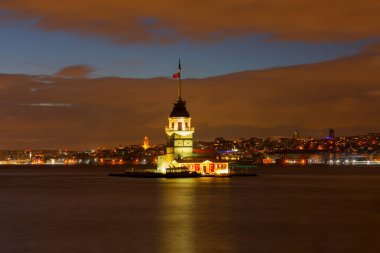 Bakire Kulesi, Salacak açıklarında, Boğaz açıklarında küçük bir adacık üzerine inşa edilmiş bir yapıdır.,
