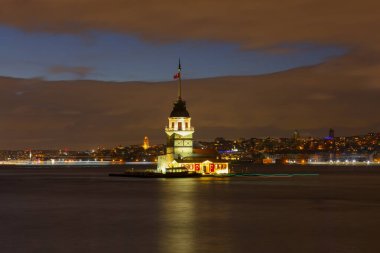 Bakire Kulesi, Salacak açıklarında, Boğaz açıklarında küçük bir adacık üzerine inşa edilmiş bir yapıdır.,