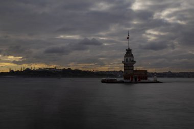 Bakire Kulesi, Salacak açıklarında, Boğaz açıklarında küçük bir adacık üzerine inşa edilmiş bir yapıdır.,