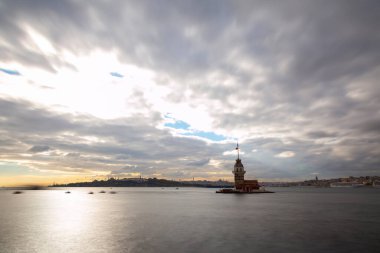Bakire Kulesi, Salacak açıklarında, Boğaz açıklarında küçük bir adacık üzerine inşa edilmiş bir yapıdır.,