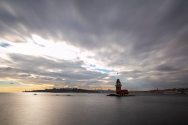 Bakire Kulesi, Salacak açıklarında, Boğaz açıklarında küçük bir adacık üzerine inşa edilmiş bir yapıdır.,