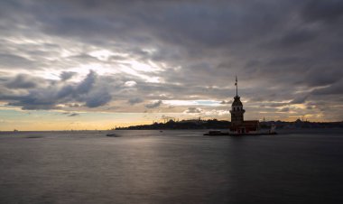 Bakire Kulesi, Salacak açıklarında, Boğaz açıklarında küçük bir adacık üzerine inşa edilmiş bir yapıdır.,