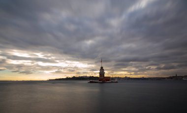 Bakire Kulesi, Salacak açıklarında, Boğaz açıklarında küçük bir adacık üzerine inşa edilmiş bir yapıdır.,