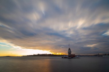 Bakire Kulesi, Salacak açıklarında, Boğaz açıklarında küçük bir adacık üzerine inşa edilmiş bir yapıdır.,