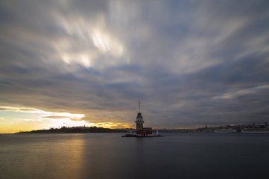 Bakire Kulesi, Salacak açıklarında, Boğaz açıklarında küçük bir adacık üzerine inşa edilmiş bir yapıdır.,