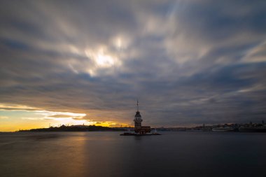 Bakire Kulesi, Salacak açıklarında, Boğaz açıklarında küçük bir adacık üzerine inşa edilmiş bir yapıdır.,