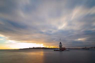 Bakire Kulesi, Salacak açıklarında, Boğaz açıklarında küçük bir adacık üzerine inşa edilmiş bir yapıdır.,