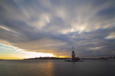 Bakire Kulesi, Salacak açıklarında, Boğaz açıklarında küçük bir adacık üzerine inşa edilmiş bir yapıdır.,