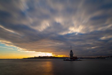 Bakire Kulesi, Salacak açıklarında, Boğaz açıklarında küçük bir adacık üzerine inşa edilmiş bir yapıdır.,
