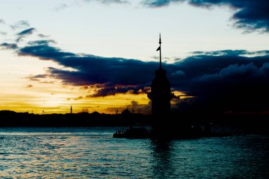 Maiden 's Tower, Salacak açıklarında, Marmara Denizi' ne yakın küçük bir adaya inşa edilmiş bir yapıdır. Efsanelere konu olan, çeşitli söylentilerin anlatıldığı yer..
