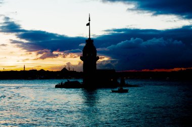 Maiden 's Tower, Salacak açıklarında, Marmara Denizi' ne yakın küçük bir adaya inşa edilmiş bir yapıdır. Efsanelere konu olan, çeşitli söylentilerin anlatıldığı yer..