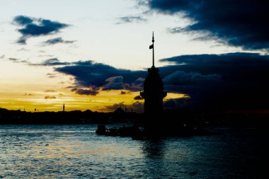 Maiden 's Tower, Salacak açıklarında, Marmara Denizi' ne yakın küçük bir adaya inşa edilmiş bir yapıdır. Efsanelere konu olan, çeşitli söylentilerin anlatıldığı yer..