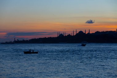 Maiden 's Tower, Salacak açıklarında, Marmara Denizi' ne yakın küçük bir adaya inşa edilmiş bir yapıdır. Efsanelere konu olan, çeşitli söylentilerin anlatıldığı yer..