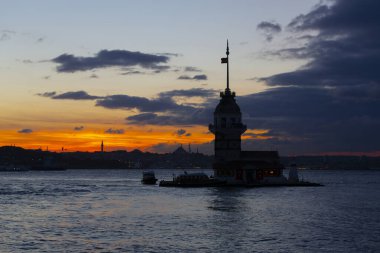 Maiden 's Tower, Salacak açıklarında, Marmara Denizi' ne yakın küçük bir adaya inşa edilmiş bir yapıdır. Efsanelere konu olan, çeşitli söylentilerin anlatıldığı yer..