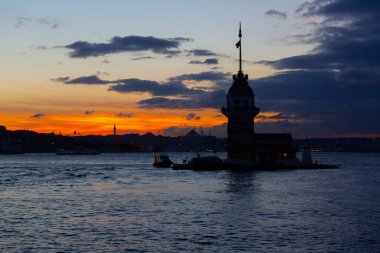 Maiden 's Tower, Salacak açıklarında, Marmara Denizi' ne yakın küçük bir adaya inşa edilmiş bir yapıdır. Efsanelere konu olan, çeşitli söylentilerin anlatıldığı yer..