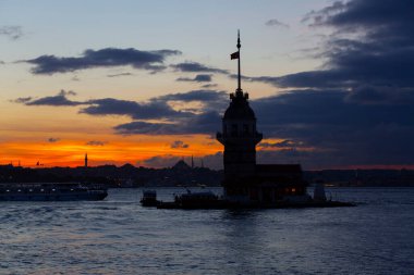 Maiden 's Tower, Salacak açıklarında, Marmara Denizi' ne yakın küçük bir adaya inşa edilmiş bir yapıdır. Efsanelere konu olan, çeşitli söylentilerin anlatıldığı yer..