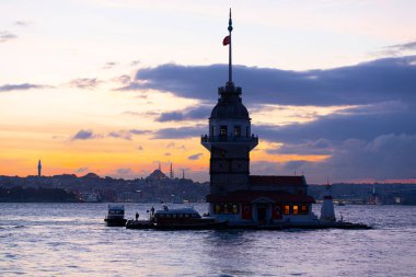 Maiden 's Tower, Salacak açıklarında, Marmara Denizi' ne yakın küçük bir adaya inşa edilmiş bir yapıdır. Efsanelere konu olan, çeşitli söylentilerin anlatıldığı yer..