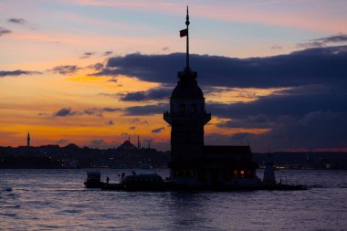 Maiden 's Tower, Salacak açıklarında, Marmara Denizi' ne yakın küçük bir adaya inşa edilmiş bir yapıdır. Efsanelere konu olan, çeşitli söylentilerin anlatıldığı yer..