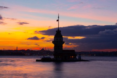 Maiden 's Tower, Salacak açıklarında, Marmara Denizi' ne yakın küçük bir adaya inşa edilmiş bir yapıdır. Efsanelere konu olan, çeşitli söylentilerin anlatıldığı yer..