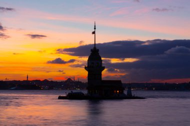 Maiden 's Tower, Salacak açıklarında, Marmara Denizi' ne yakın küçük bir adaya inşa edilmiş bir yapıdır. Efsanelere konu olan, çeşitli söylentilerin anlatıldığı yer..