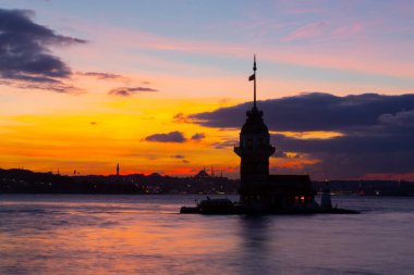 Maiden 's Tower, Salacak açıklarında, Marmara Denizi' ne yakın küçük bir adaya inşa edilmiş bir yapıdır. Efsanelere konu olan, çeşitli söylentilerin anlatıldığı yer..